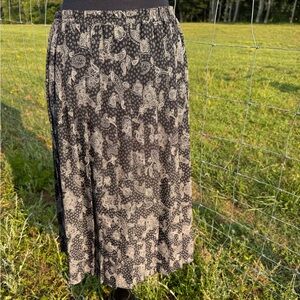 Vintage Black and Cream Paisley Skirt 28 inches in length with elastic waist